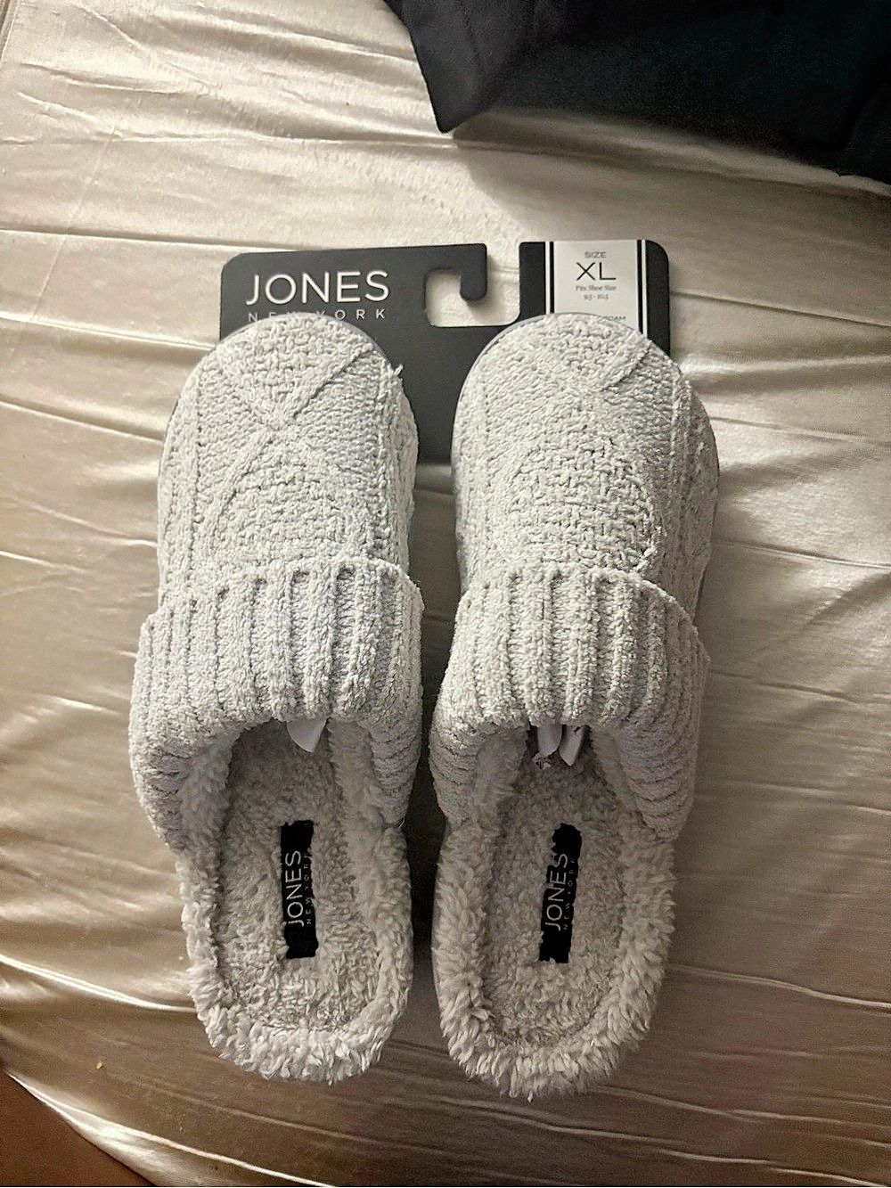Jones New York Memory Foam slippers in Gray XL NWT